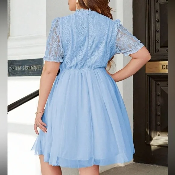 Luxe lace mock neck puff sleeve dress - Picture 3 of 10